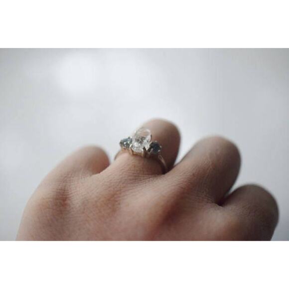 Montana Sapphire and Lake county diamond ring - Picture 5 of 5